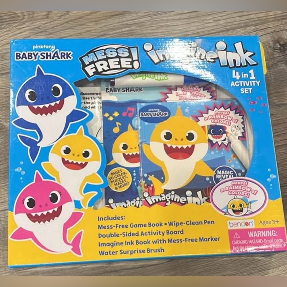 NEW Baby Shark Mess Free Colouring Set